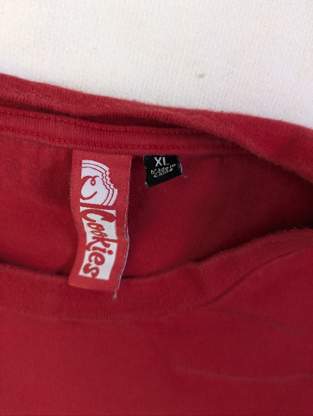 Men's XL Cookies Red Tshirt With Graphic - Picture 8 of 8